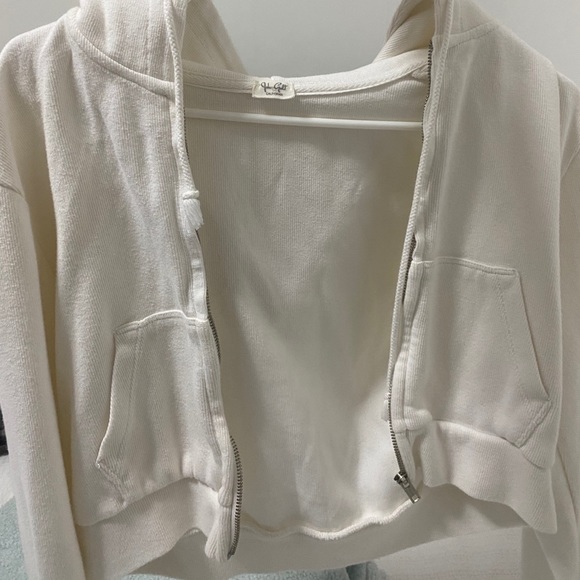 Brandy Melville sweater - Picture 2 of 5